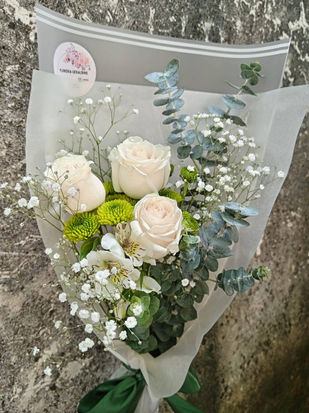 Arreglo de tres rosas
